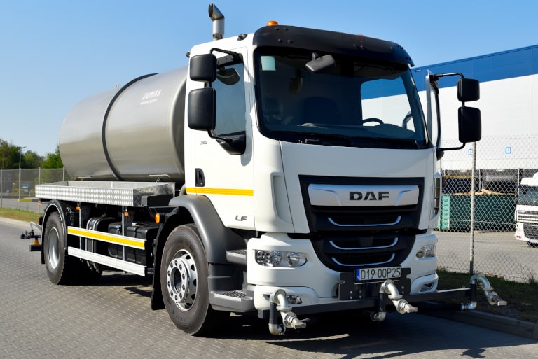 Nowoczesne polewaczki drogowe do czyszczenia dróg